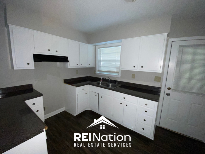 3749 Emerson Ave - Photo 5 of 14