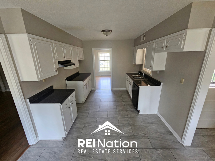 5369 Heritage Ave - Photo 4 of 21