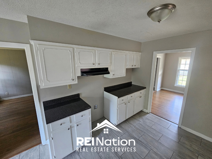5369 Heritage Ave - Photo 5 of 21