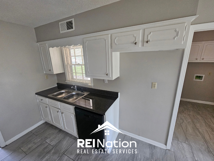 5369 Heritage Ave - Photo 6 of 21