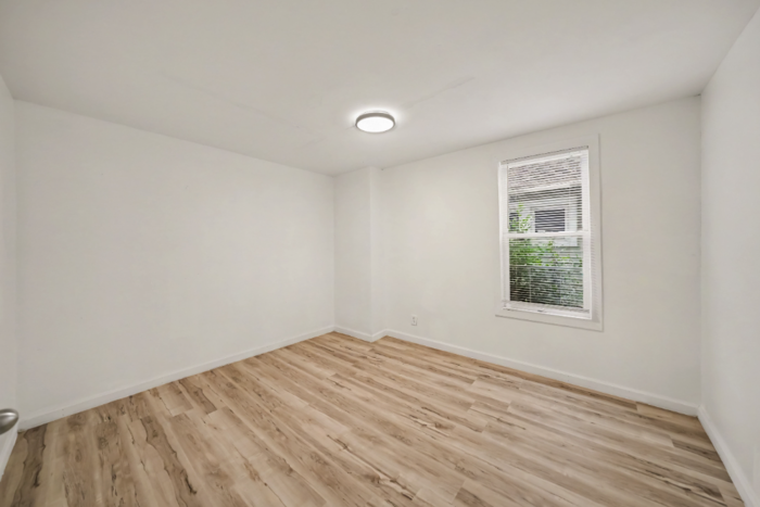 433 N 1st St #A - Photo 3 of 21