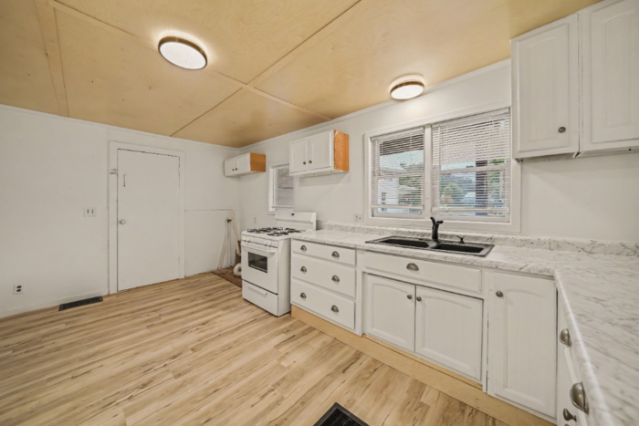 433 N 1st St #A - Photo 7 of 21