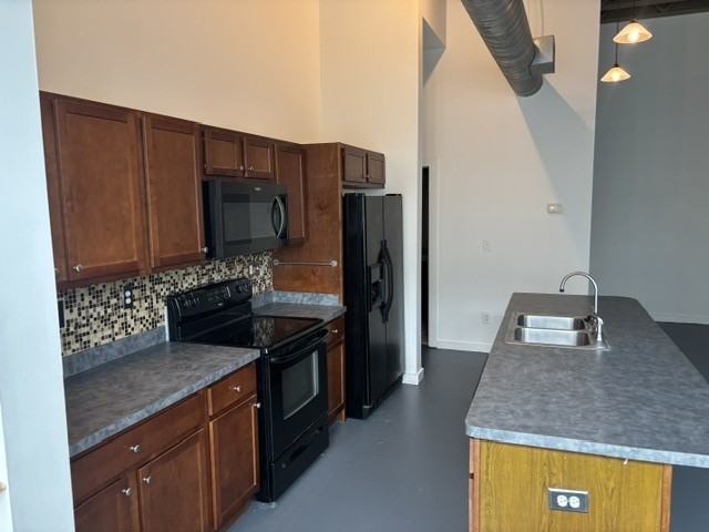 1239 Allene Ave Sw #301 - Photo 5 of 34