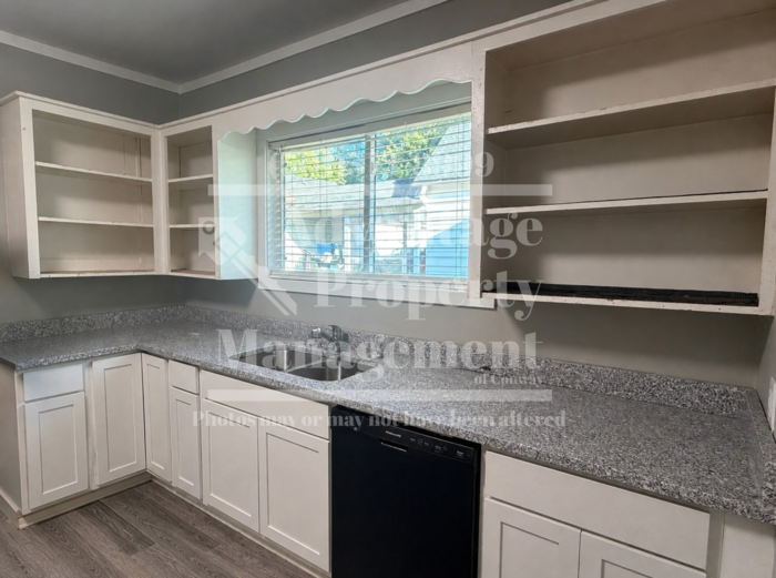 1123 Davis St #A - Photo 4 of 11
