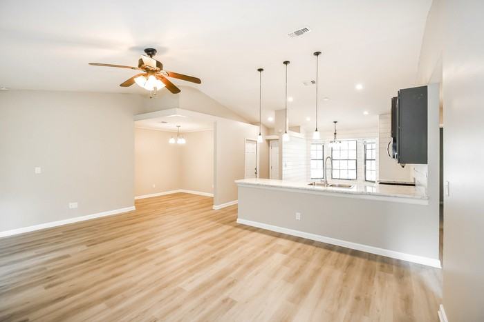 1605 Ibis Dr - Photo 4 of 15