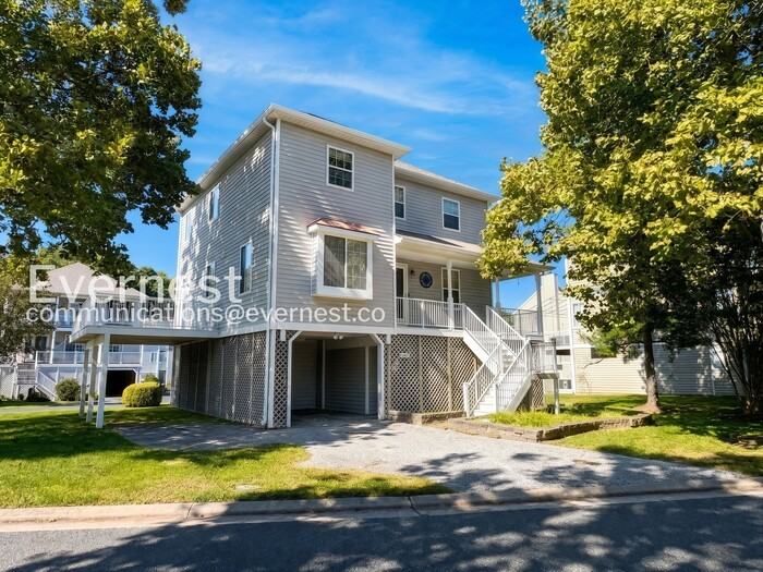 223 Mariners Point Dr - Photo 2 of 29