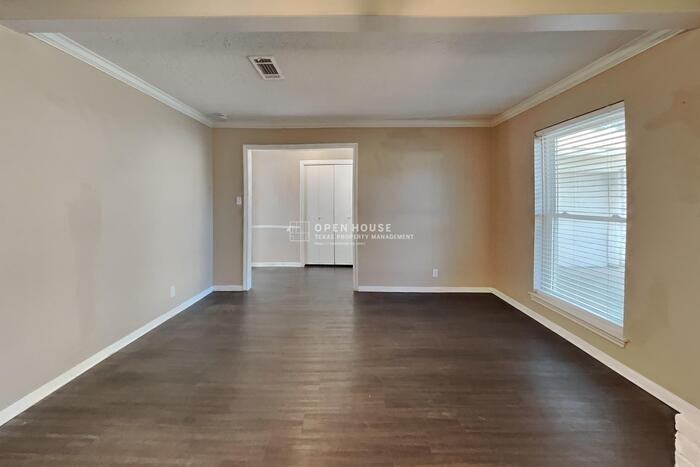 11218 Angelique Dr - Photo 4 of 21