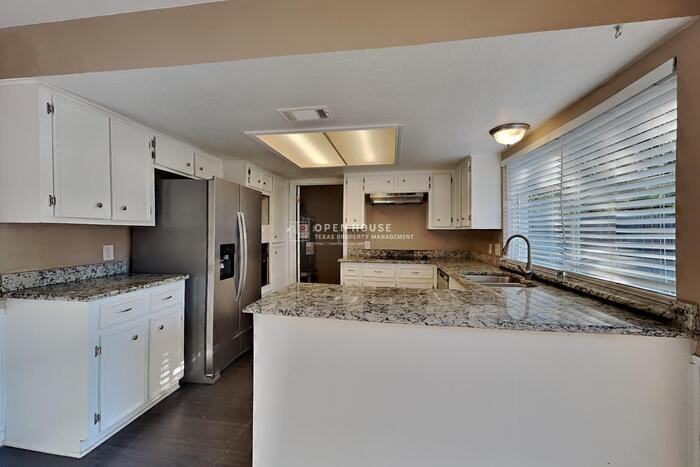 11218 Angelique Dr - Photo 6 of 21