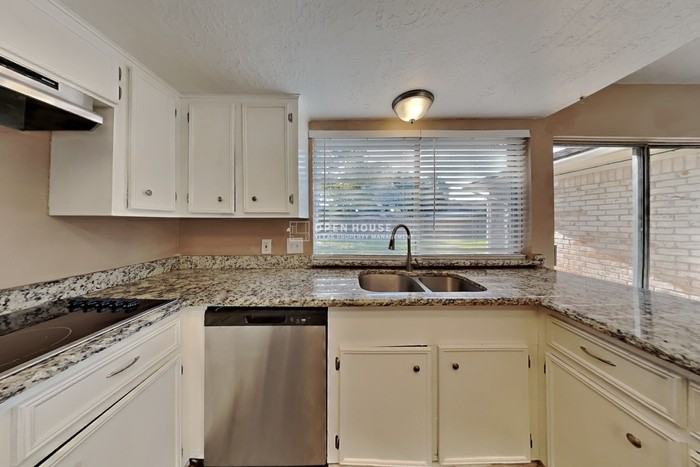11218 Angelique Dr - Photo 7 of 21