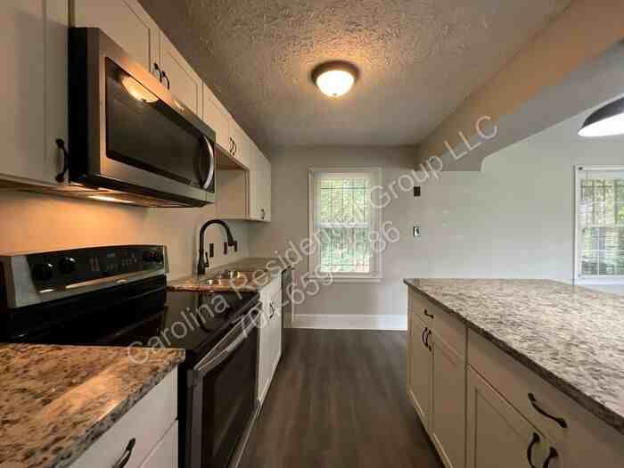 3905 Freedom Dr - Photo 6 of 17