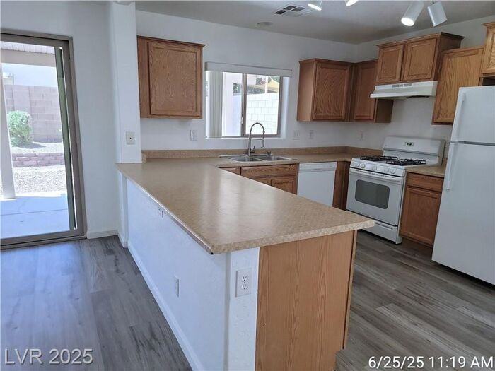 9125 Westchester Hill Ave - Photo 7 of 35