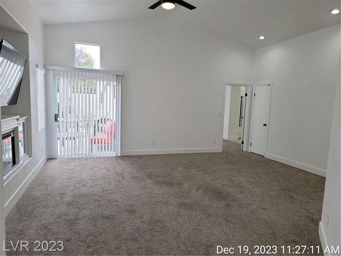 10517 Beachwalk Pl - Photo 3 of 32