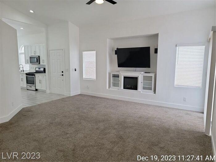 10517 Beachwalk Pl - Photo 6 of 32