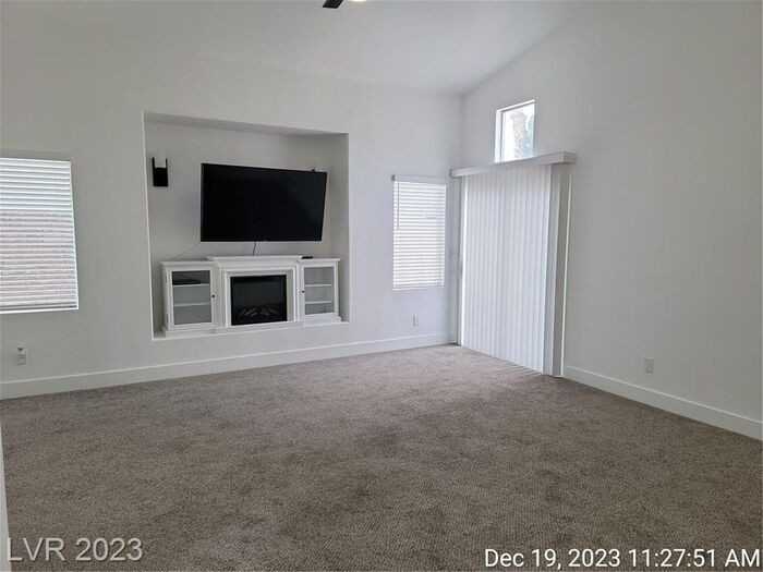 10517 Beachwalk Pl - Photo 7 of 32