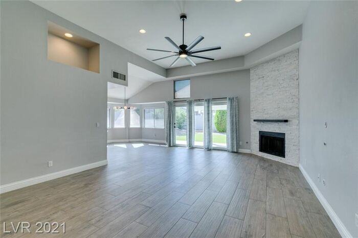65 Chesney Dr - Photo 4 of 40