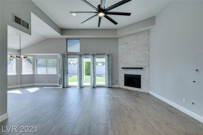 65 Chesney Dr - Photo 6 of 40