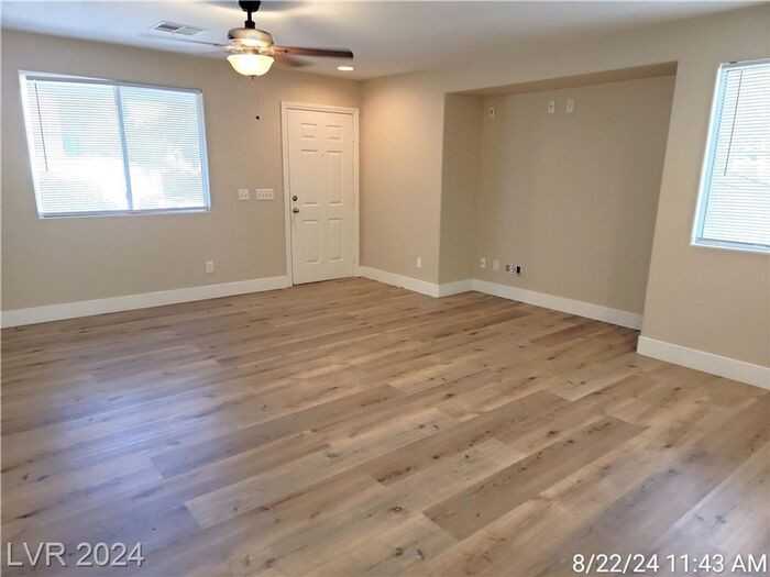 10524 Corte Sierra St - Photo 4 of 31