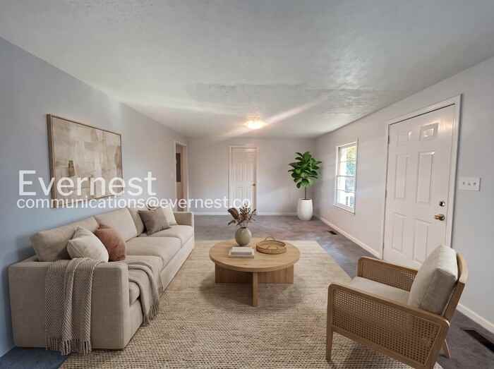 105 Gloria Dr - Photo 4 of 21