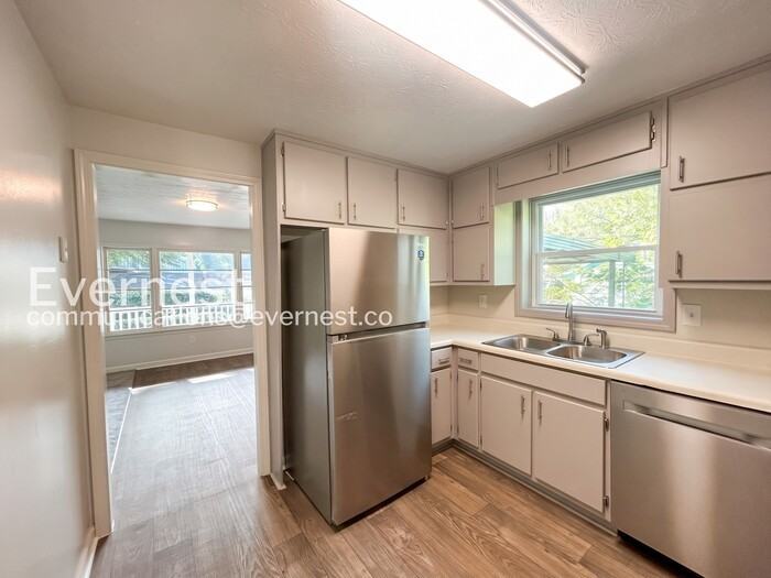105 Gloria Dr - Photo 6 of 21