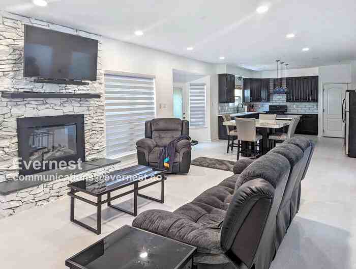 920 Lake Front Dr - Photo 5 of 16