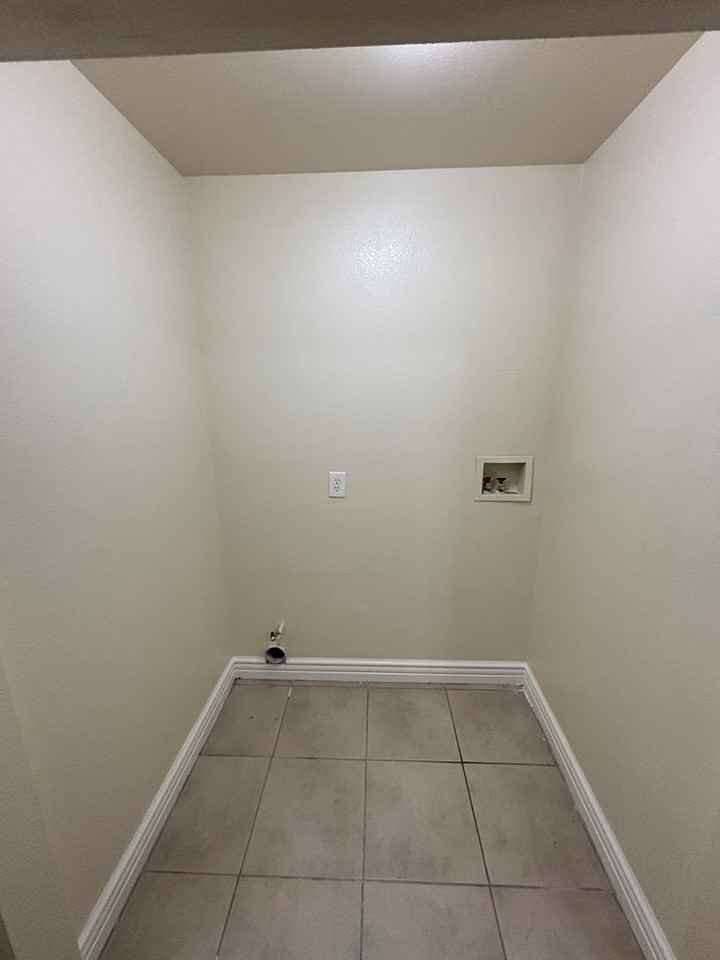 4610 Wall Street - Photo 7 of 15