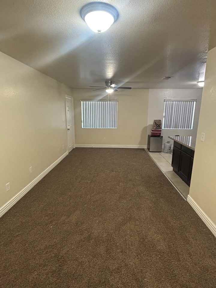 4610 Wall Street - Photo 4 of 15