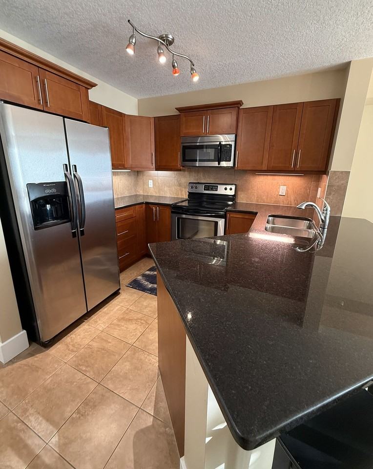 500 Apt - Photo 2 of 19