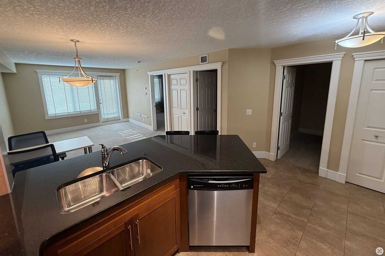 500 Apt - Photo 3 of 19