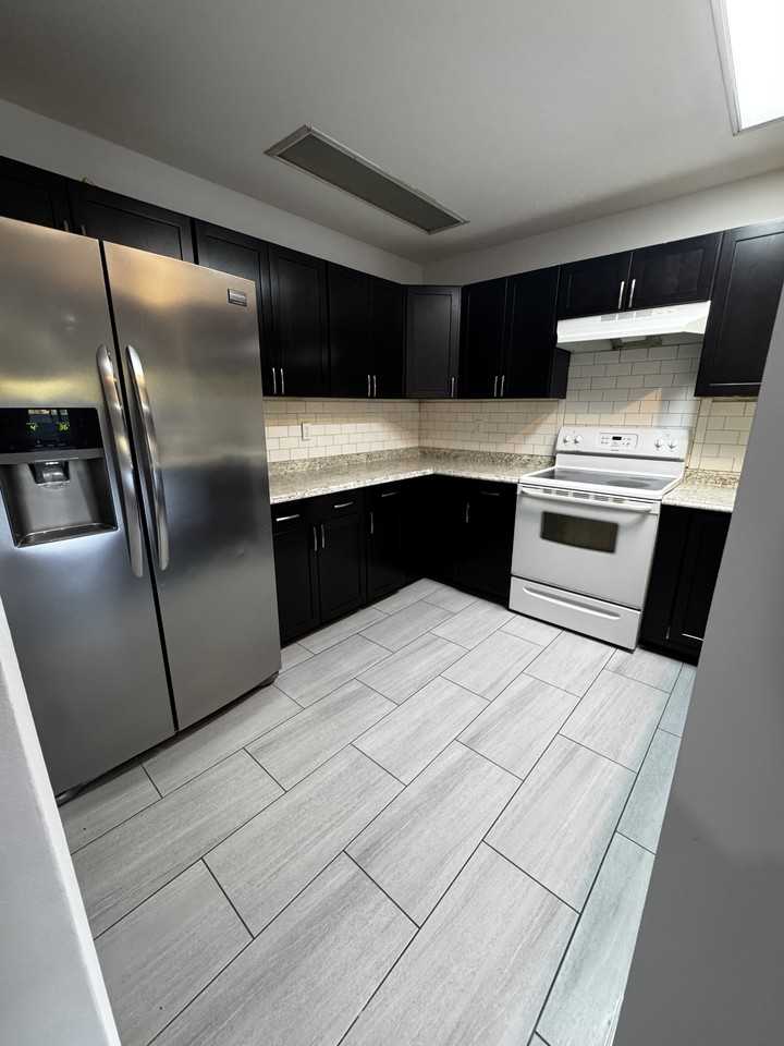 1 Beaver Brook Rd #18 - Photo 4 of 10
