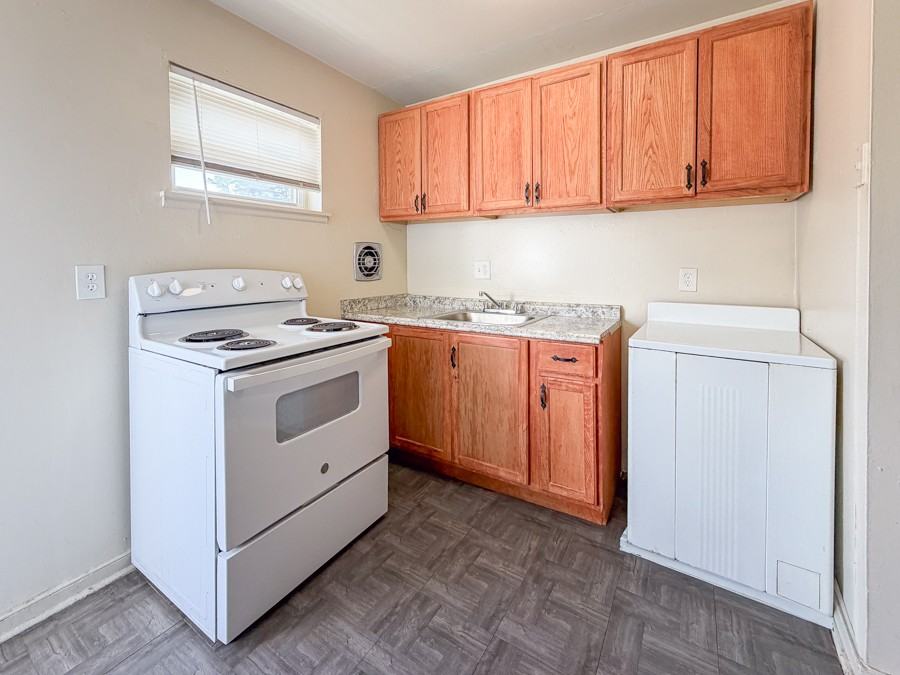 2533 Noel St #2533 - Photo 3 of 10