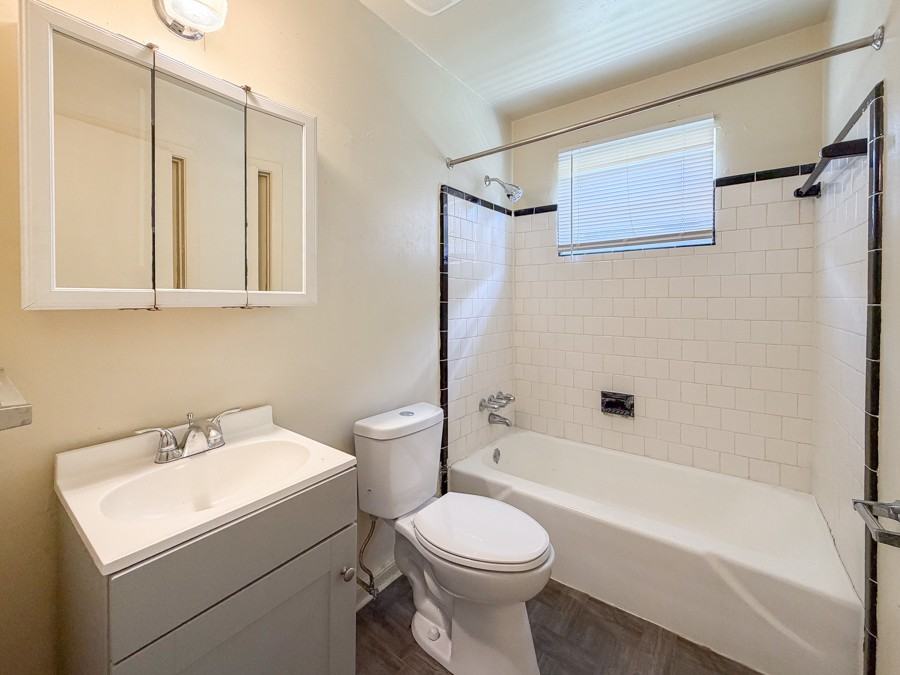 2533 Noel St #2533 - Photo 4 of 10