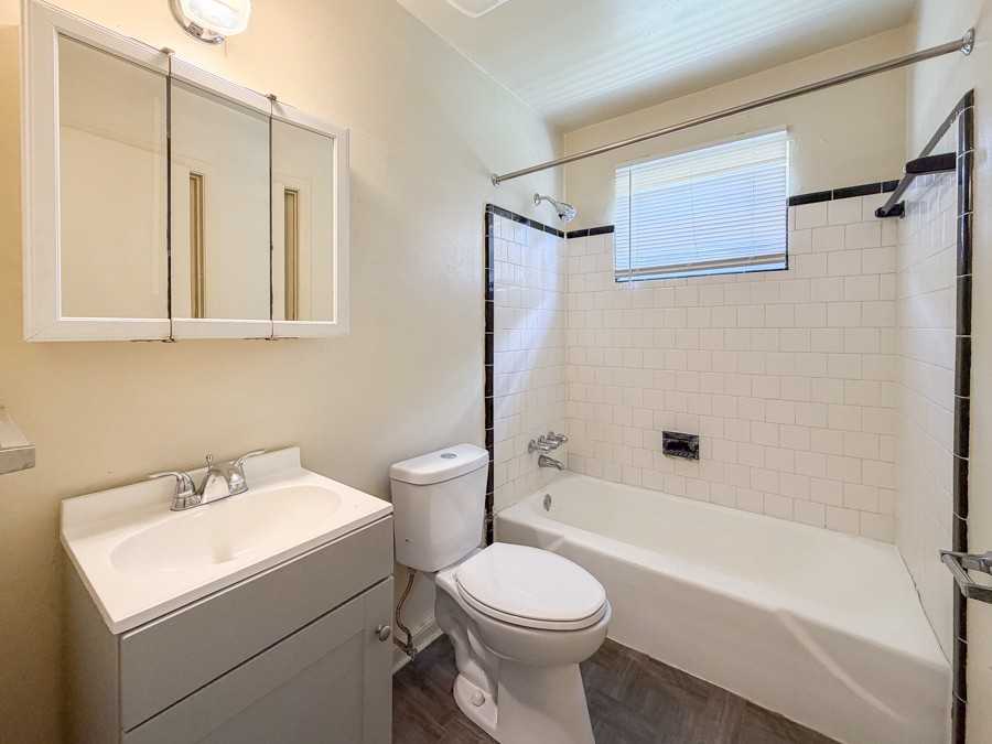 2526 Noel St #2526B - Photo 5 of 12