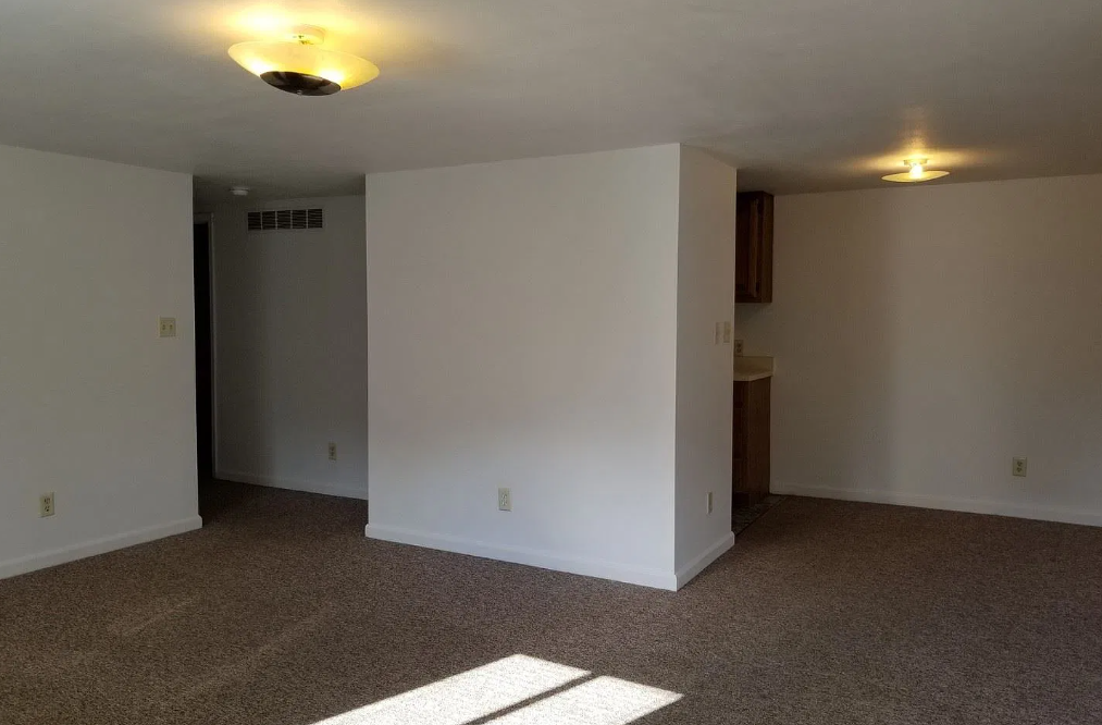 314 W Association St #B - Photo 3 of 10