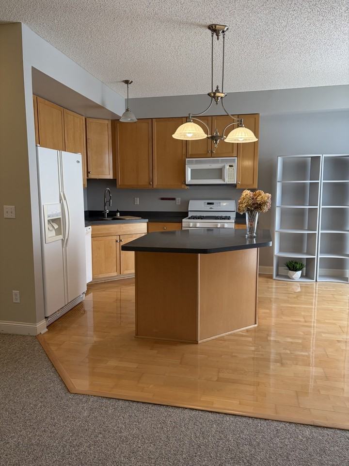 2144 Village Trl #2144 - Photo 5 of 6