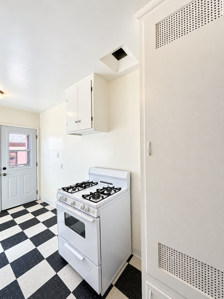 1416 N Gardner St #3 - Photo 6 of 12