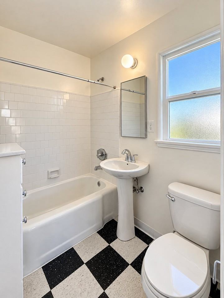 1416 N Gardner St #3 - Photo 7 of 12
