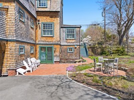 featured image of 439 York St #1