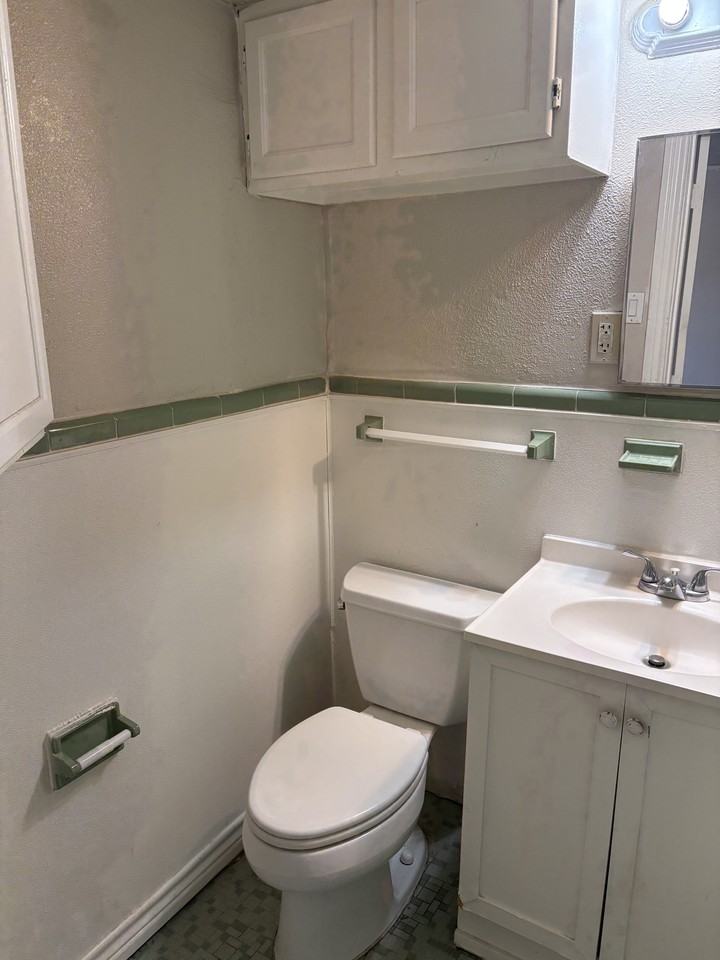 220 E Walnut St #1 - Photo 2 of 10