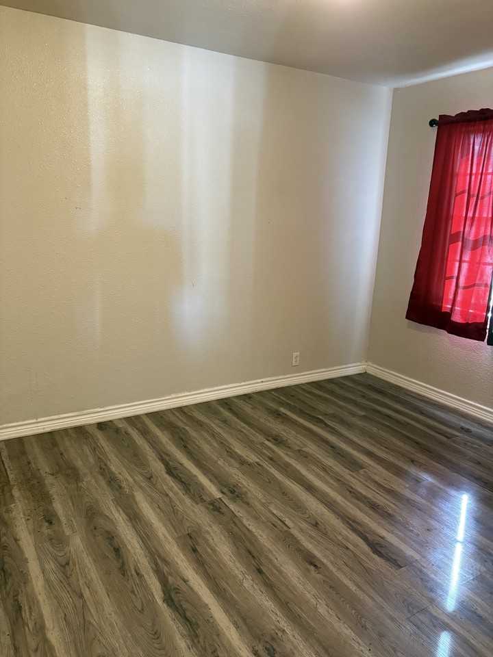 220 E Walnut St #1 - Photo 3 of 10