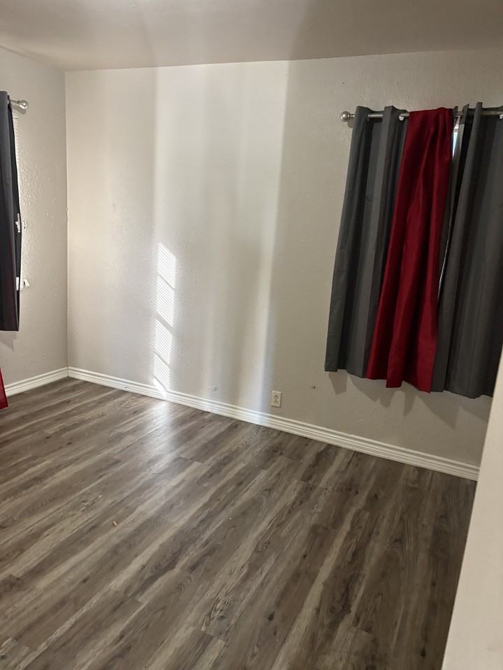 220 E Walnut St #1 - Photo 4 of 10