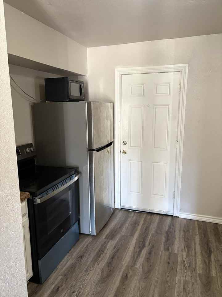 220 E Walnut St #1 - Photo 6 of 10