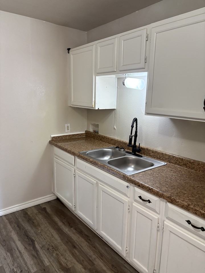 220 E Walnut St #1 - Photo 7 of 10