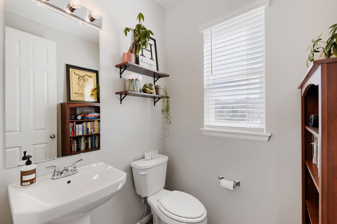 5345 Spalding Pl - Photo 4 of 31