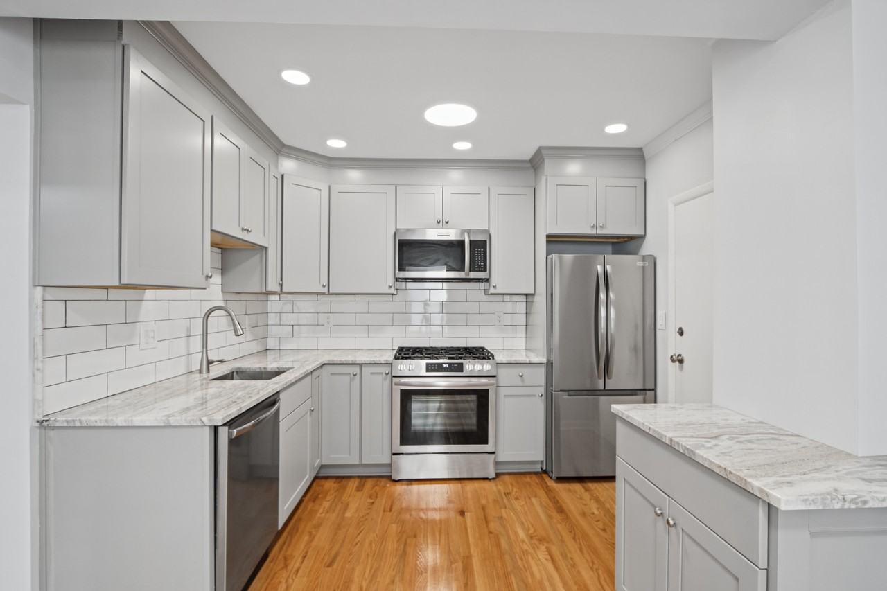 327 Jefferson St #2 - Photo 2 of 21
