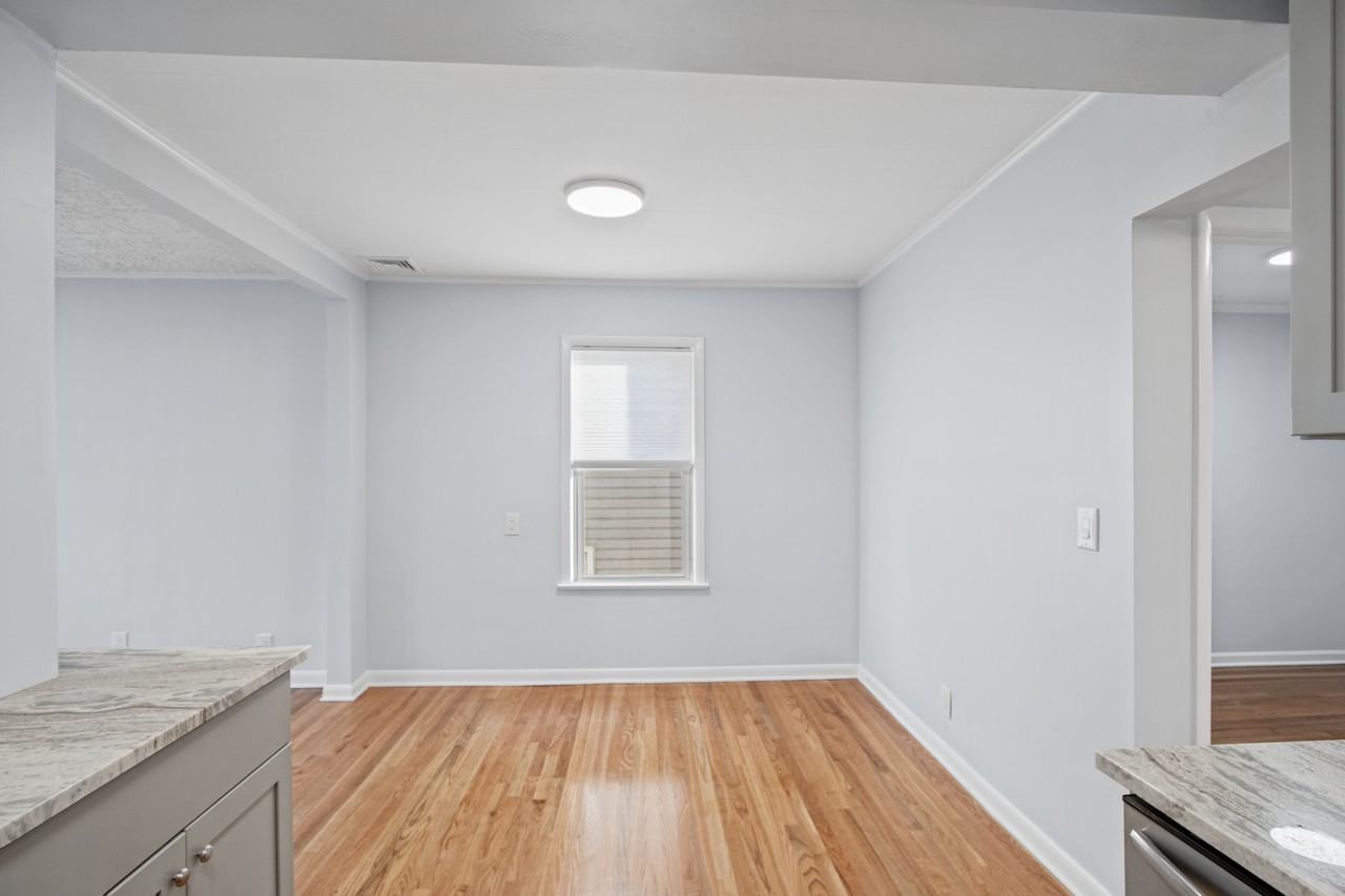 327 Jefferson St #2 - Photo 4 of 21