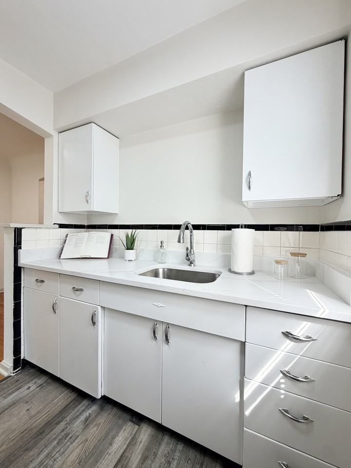 6337 Sutherland Ave #2F - Photo 3 of 13