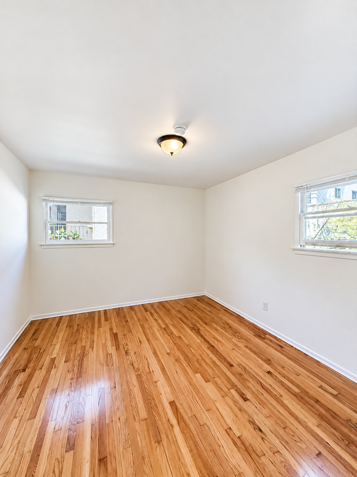 2148 N Beachwood Dr #2 - Photo 4 of 13