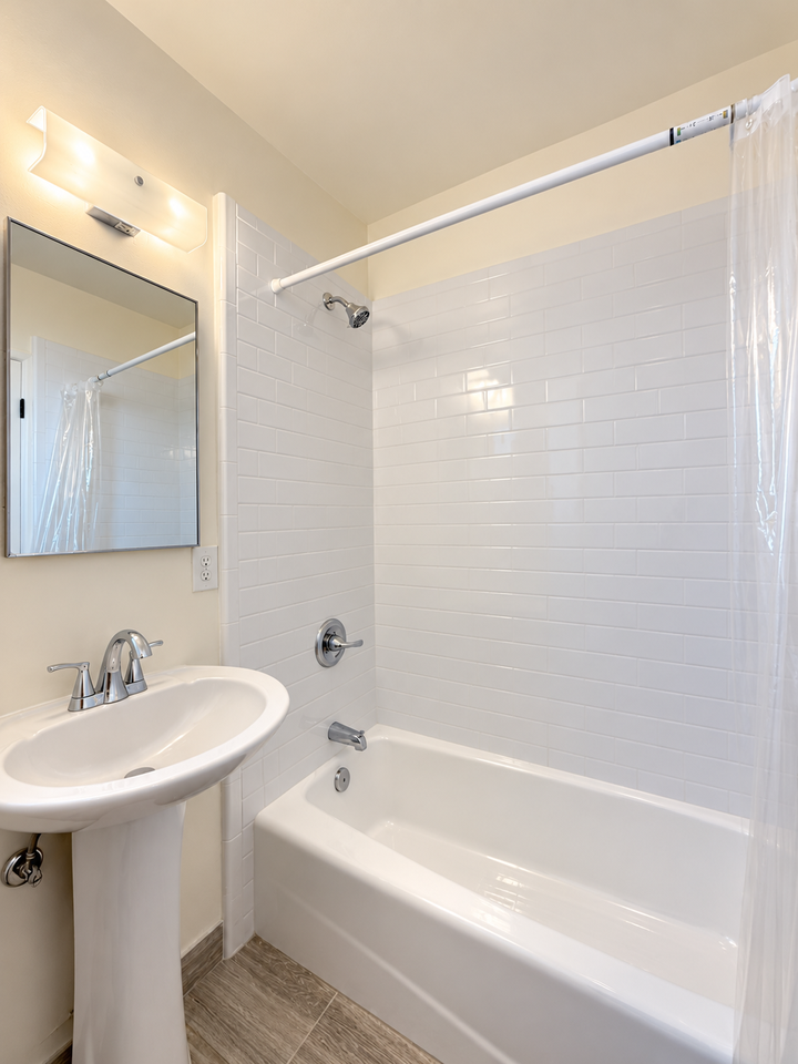 2148 N Beachwood Dr #2 - Photo 7 of 13