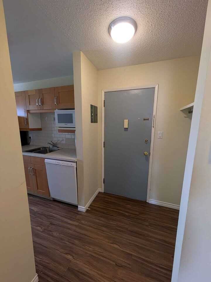 11308 - 11308 127 Ave Nw - Photo 2 of 9
