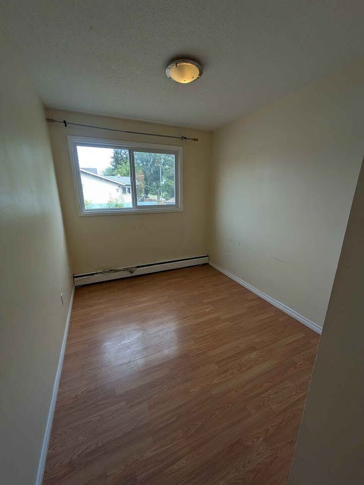11308 - 11308 127 Ave Nw - Photo 5 of 9